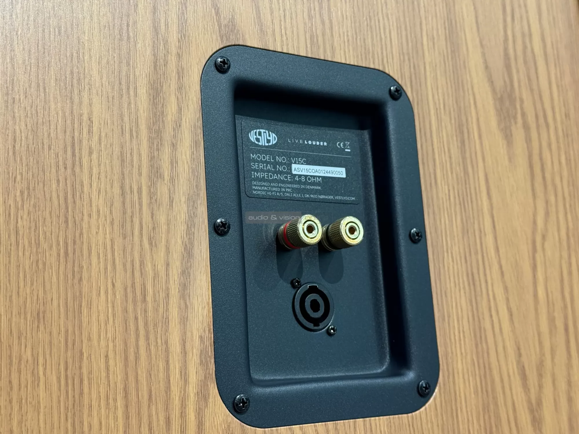 Vestlyd V15C hangfal csatlakozó