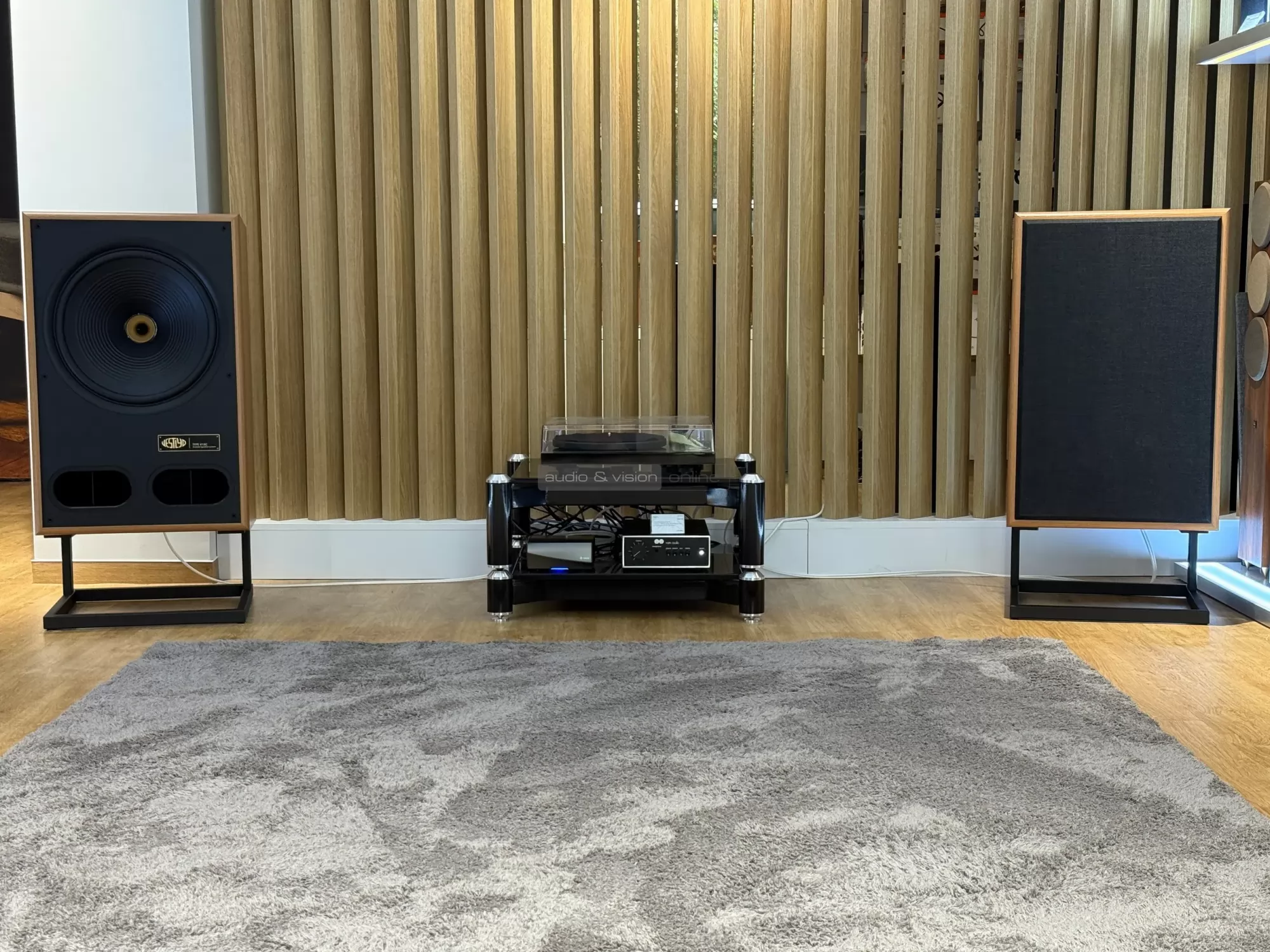 Vestlyd V15C hangfal