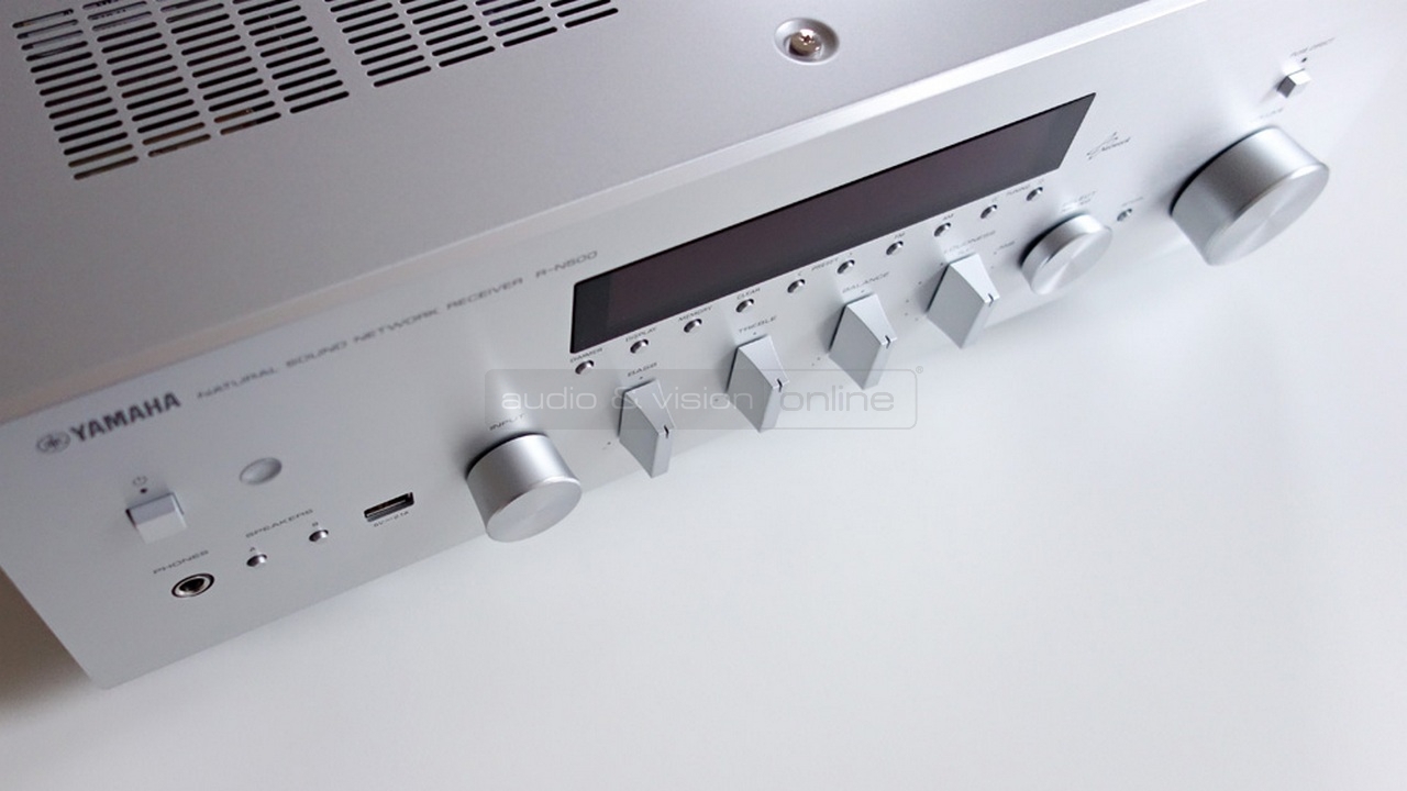 Yamaha R-N500 integrált sztereó hálózati rádióerősítő