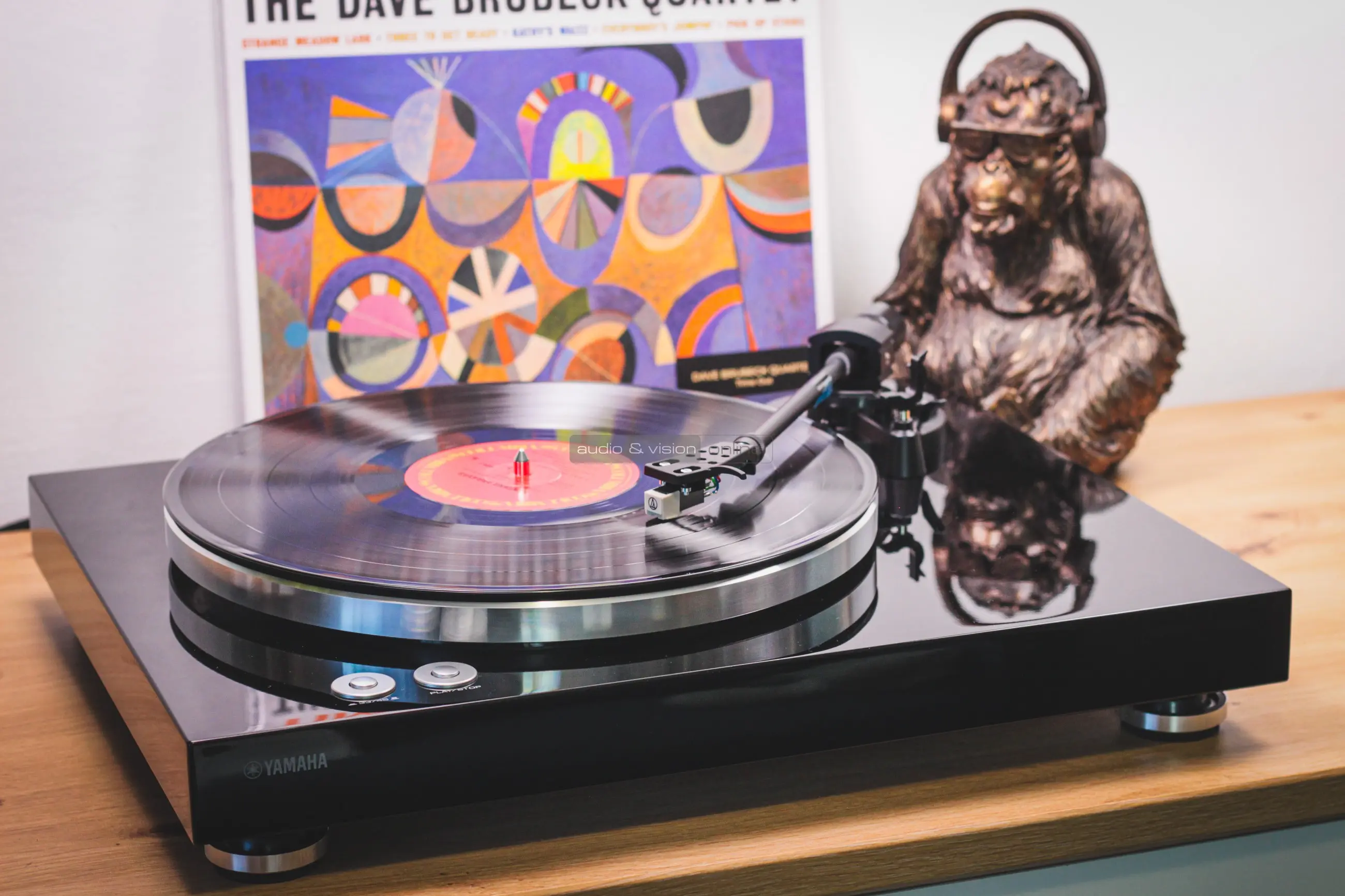 Yamaha TT-S303 vinyl lemezjátszó