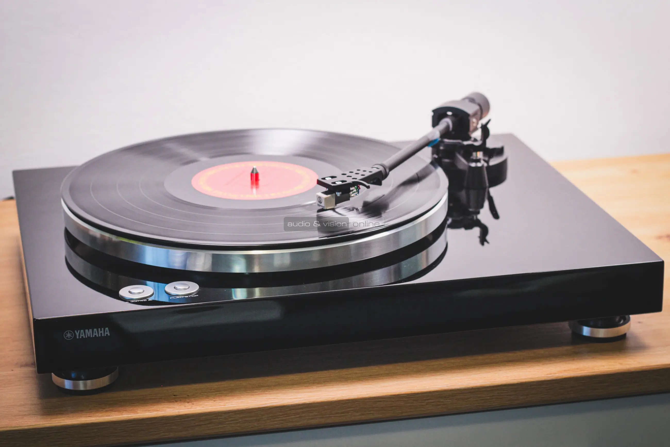 Yamaha TT-S303 vinyl lemezjátszó