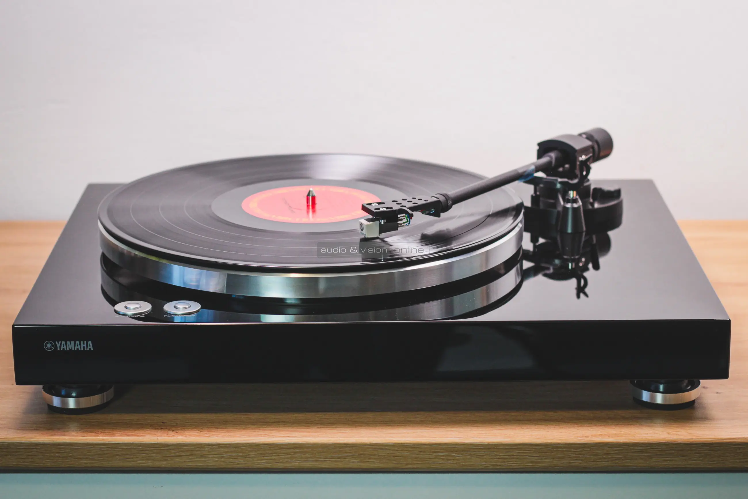 Yamaha TT-S303 vinyl lemezjátszó