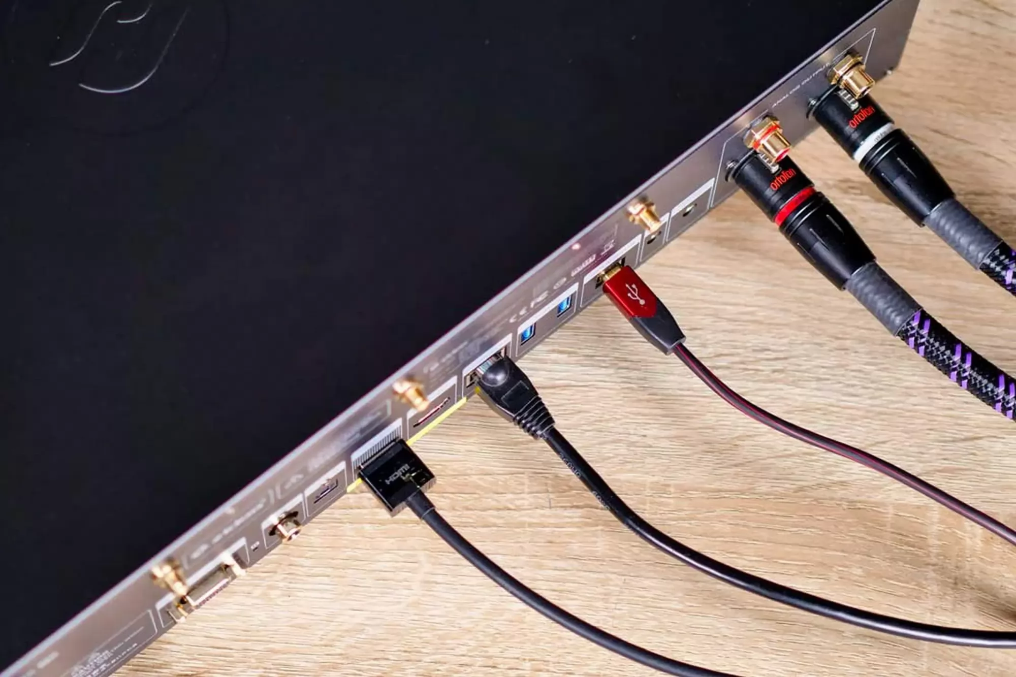 Zidoo UHD8000 hálózati médialejátszó hátlap