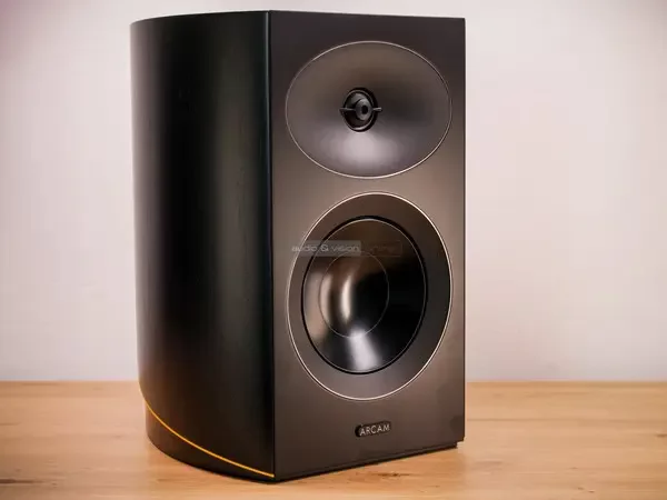 Arcam Radia R25 hangfal