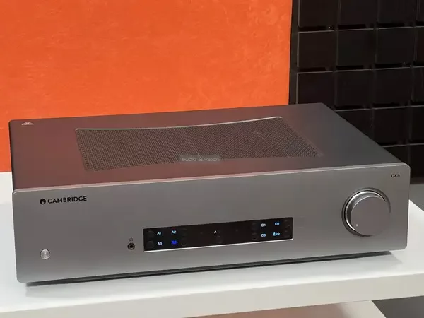 Cambridge Audio CXA81 Mk II sztereó erősítő