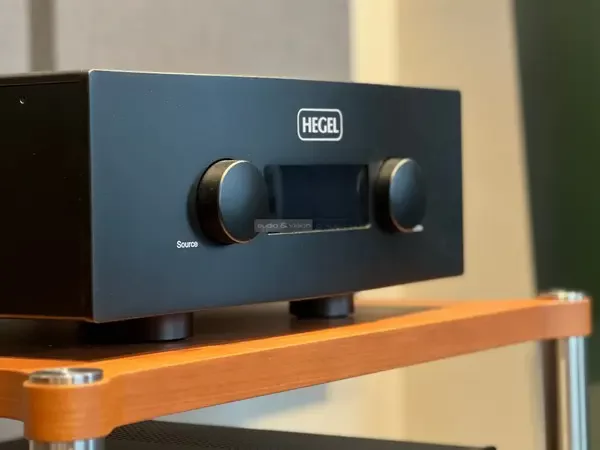 Hegel H600 hálózati sztereó erősítő