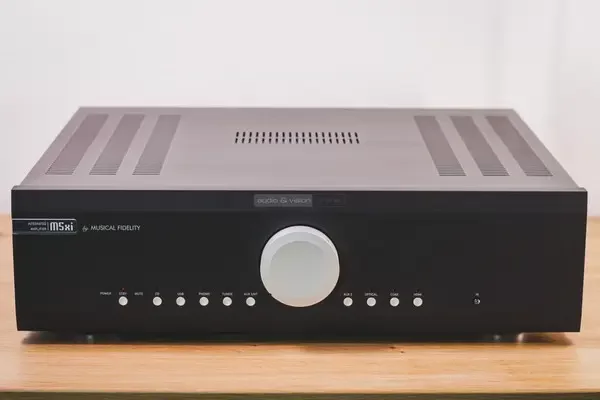 Musical Fidelity M5xi sztereó erősítő