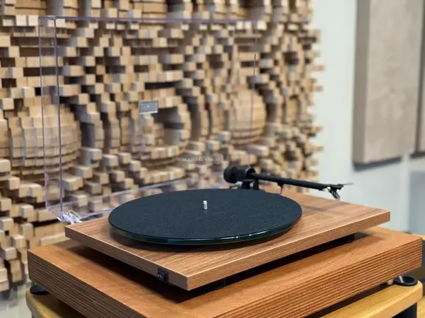 Pro-Ject T1 EVO vinyl lemezjátszó