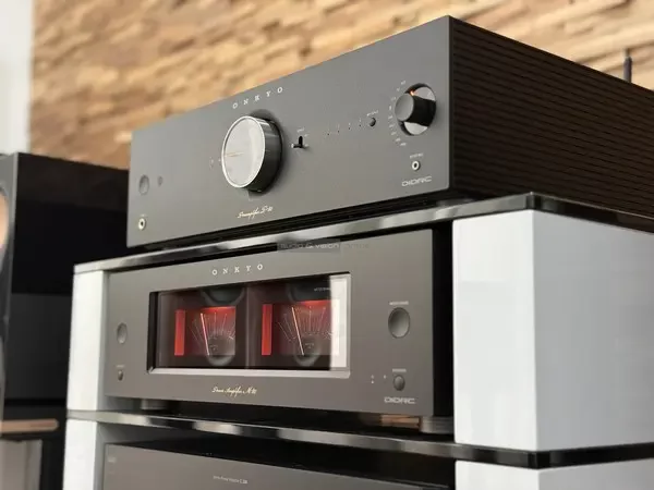 Onkyo Icon P-80 hálózati előerősítő és M-80 sztereó végerősítő